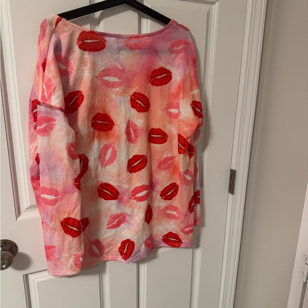 BiBi V-Neck Long Sleeve Top - Red and Pink Kiss Print For Valentines Day! - Picture 2 of 5